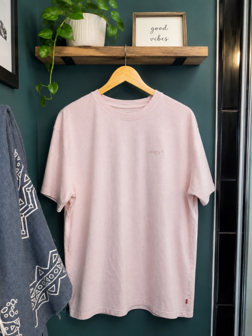 Levis- Red Tab Vintage Tee-Women's SZ XL- Pale Pink